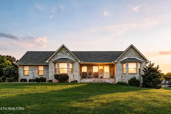 610 Dixon Farm Rd, Walland, TN 37886