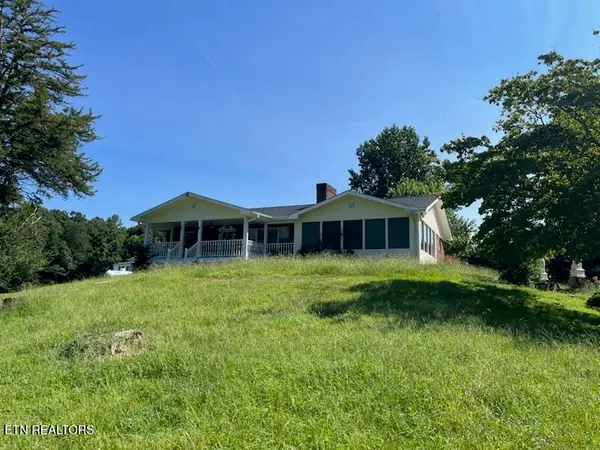 134 Old Pinecrest Rd, Jacksboro, TN 37757
