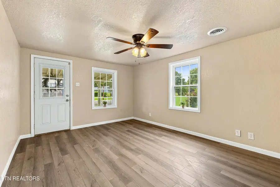 211 Henderson Ave, Sevierville, TN 37862 - #2