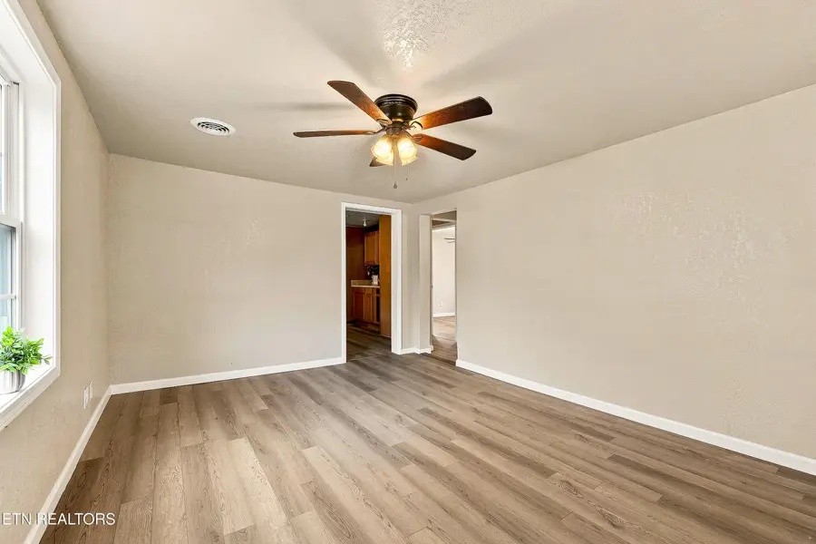 211 Henderson Ave, Sevierville, TN 37862 - #3