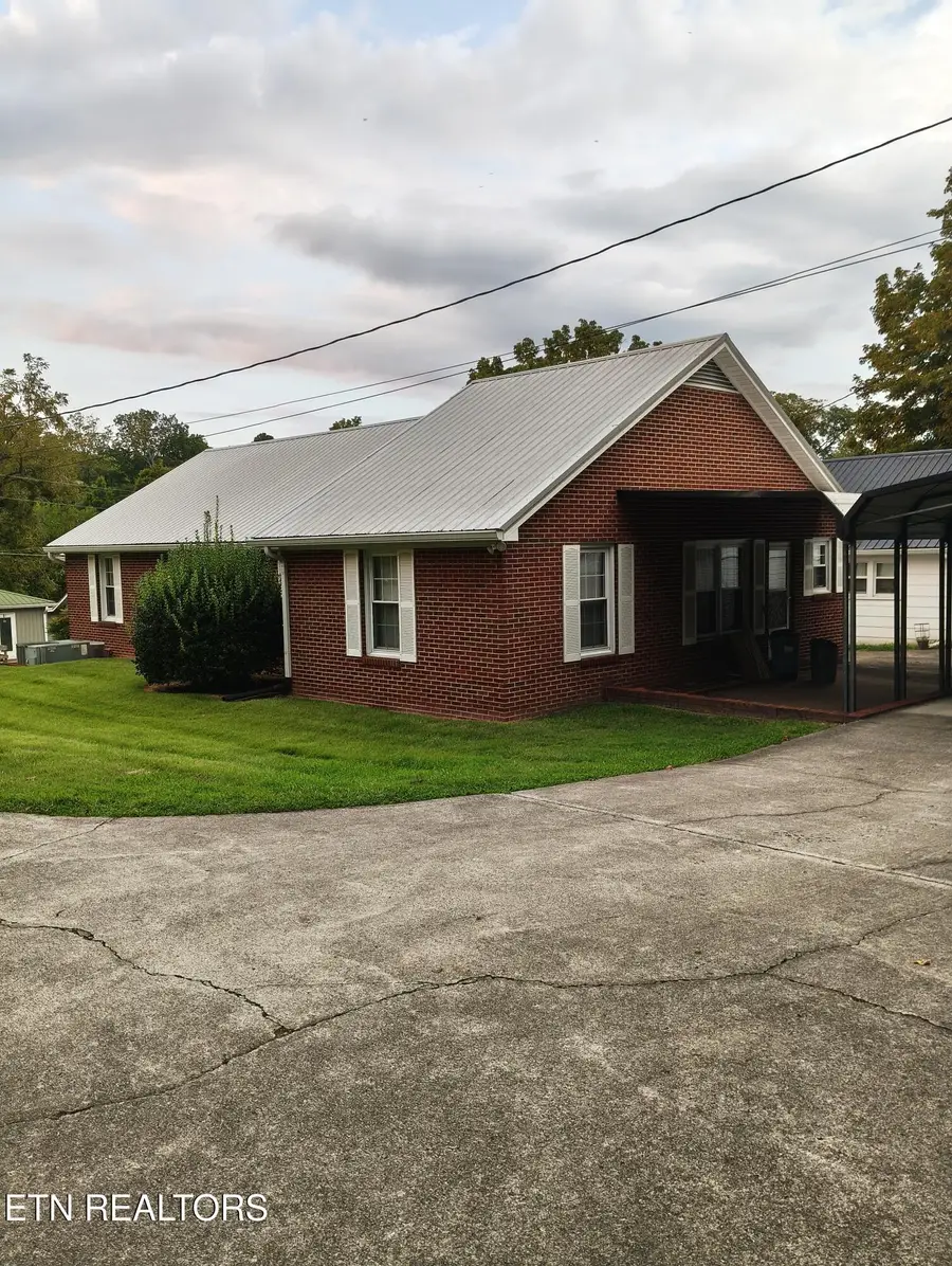 615 Wharf St, Loudon, TN 37774 - #2