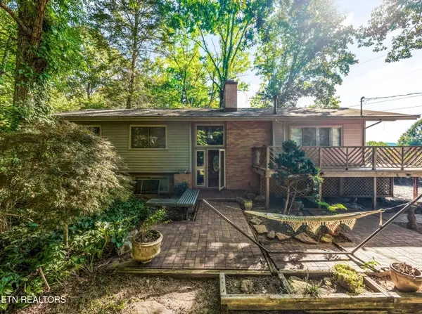 114 Nebraska Ave, Oak Ridge, TN 37830