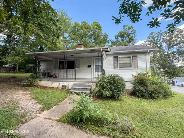 102 W Farragut Rd, Oak Ridge, TN 37830