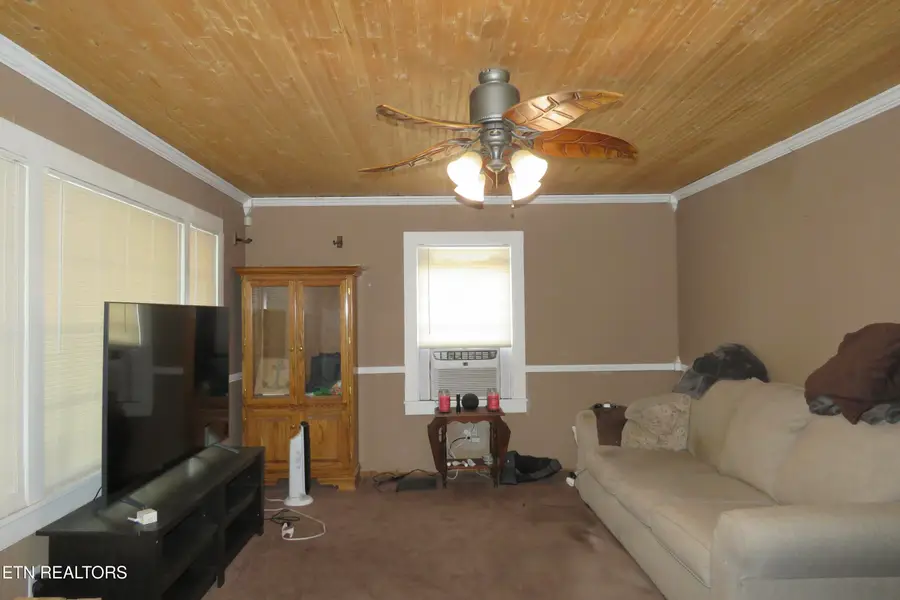 352 N Spring St, Sparta, TN 38583 - #2
