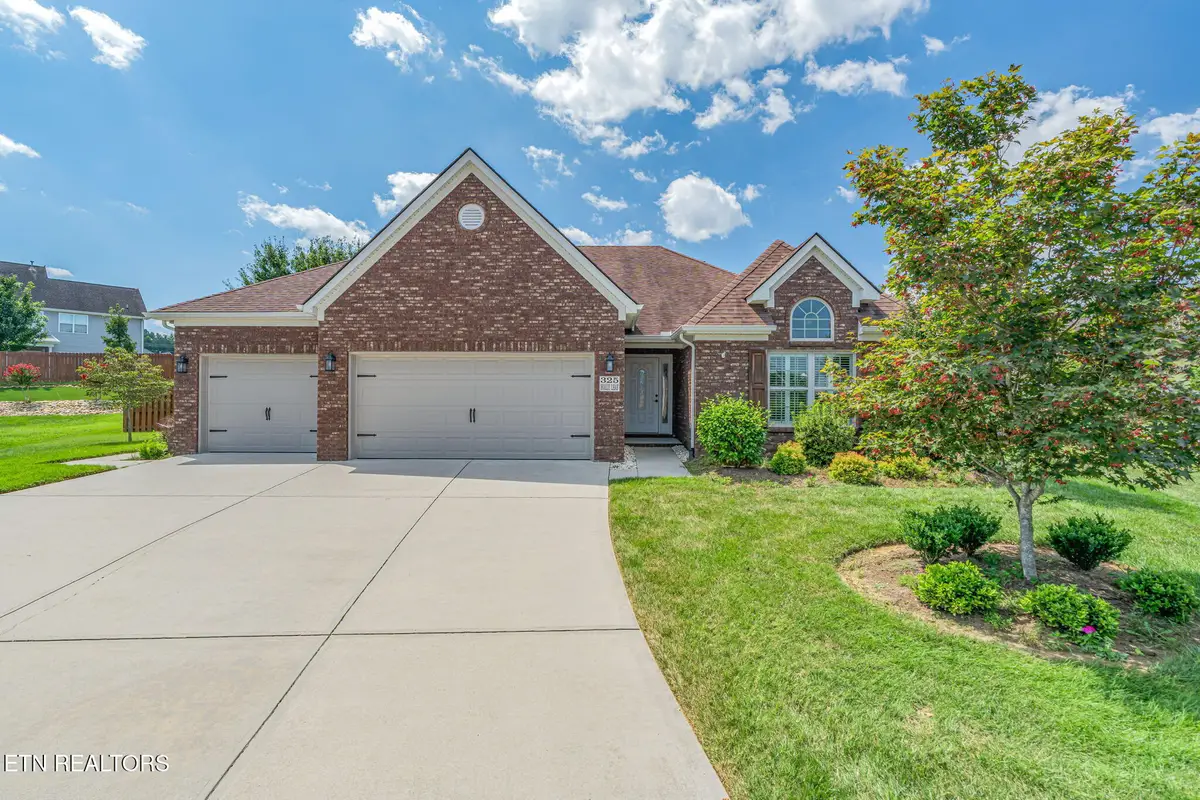325 Holly Leaf Lane, Lenoir City, TN 37772 - #1