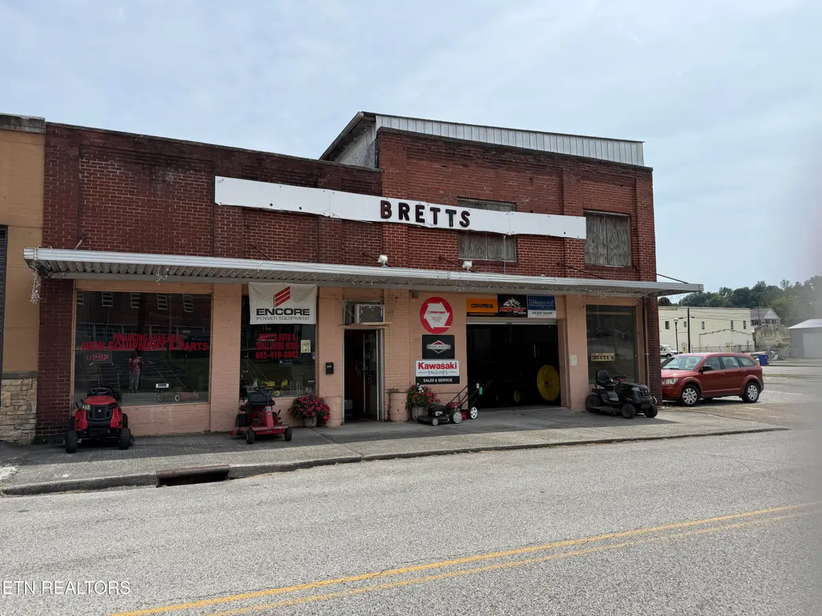 308 Trenton St, Harriman, TN 37748 - #1