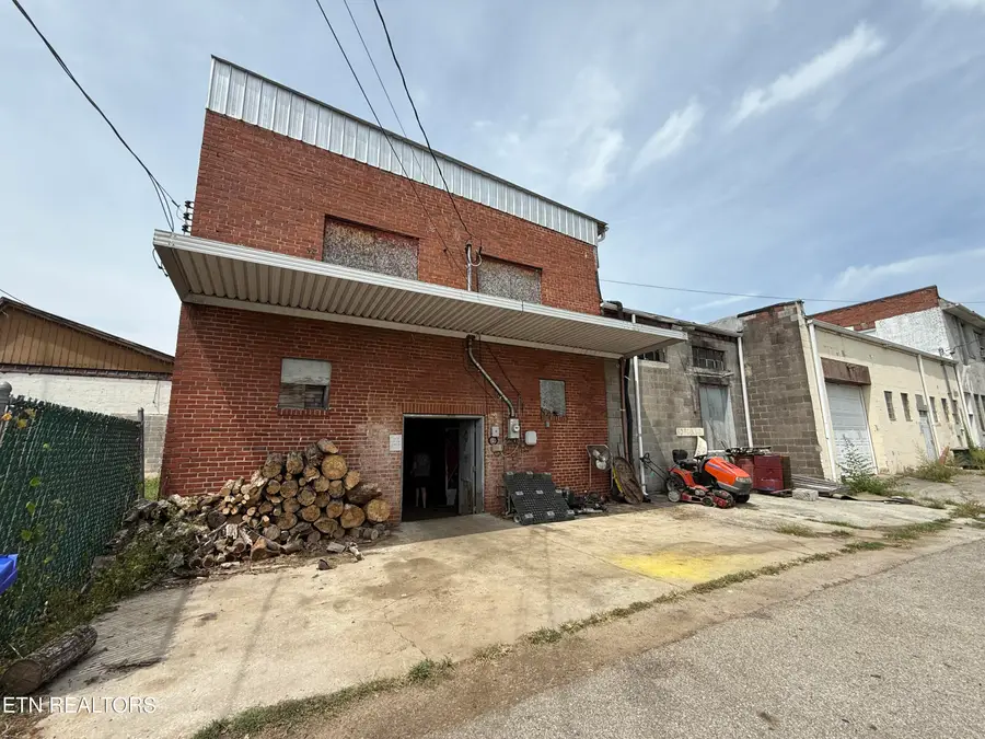 308 Trenton St, Harriman, TN 37748 - #3