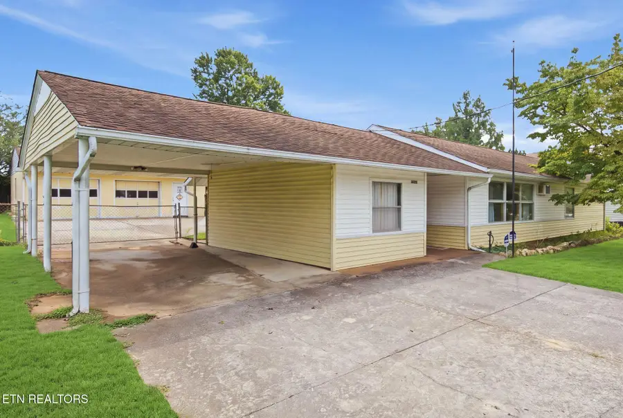 4308 NW Roaming Rd, Knoxville, TN 37912 - #3