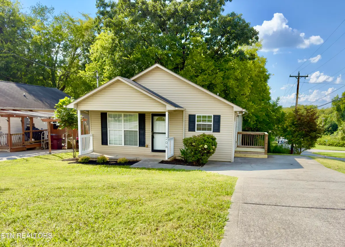 206 W Edison St, Alcoa, TN 37701 - #1