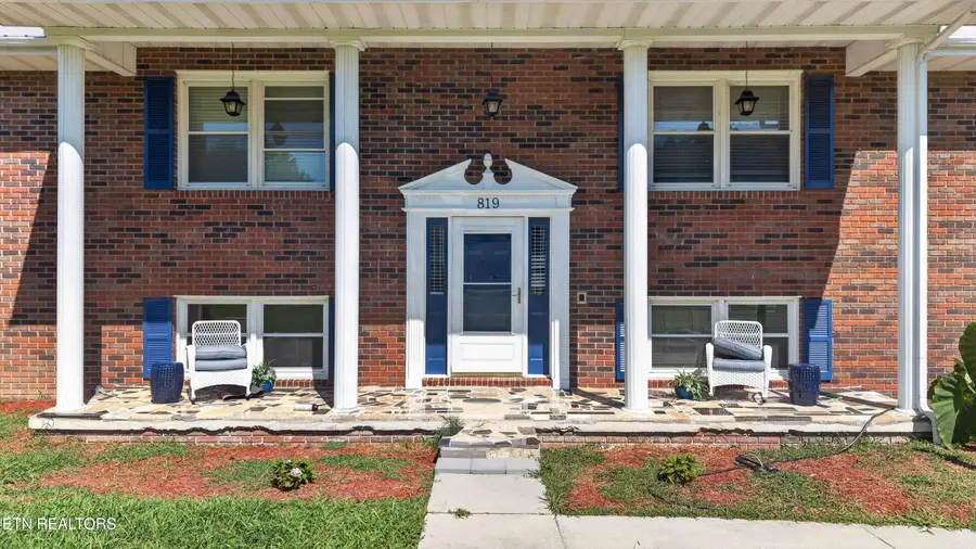 819 Redwood Drive, Mount Carmel, TN 37645 - #2