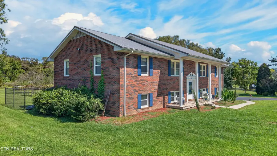 819 Redwood Drive, Mount Carmel, TN 37645 - #3