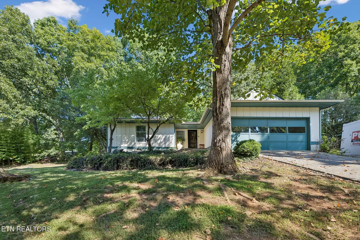 10033 Bluegrass Rd, Knoxville, TN 37922 - #1