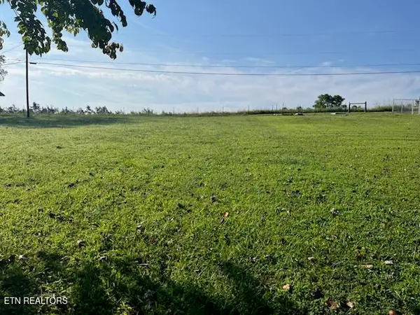 Sandy Circle, LaFollette, TN 37766