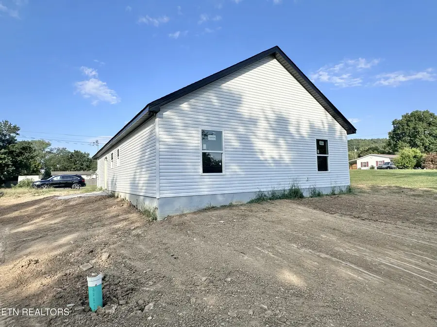 541 Cherokee Ave, Clinton, TN 37716 - #2
