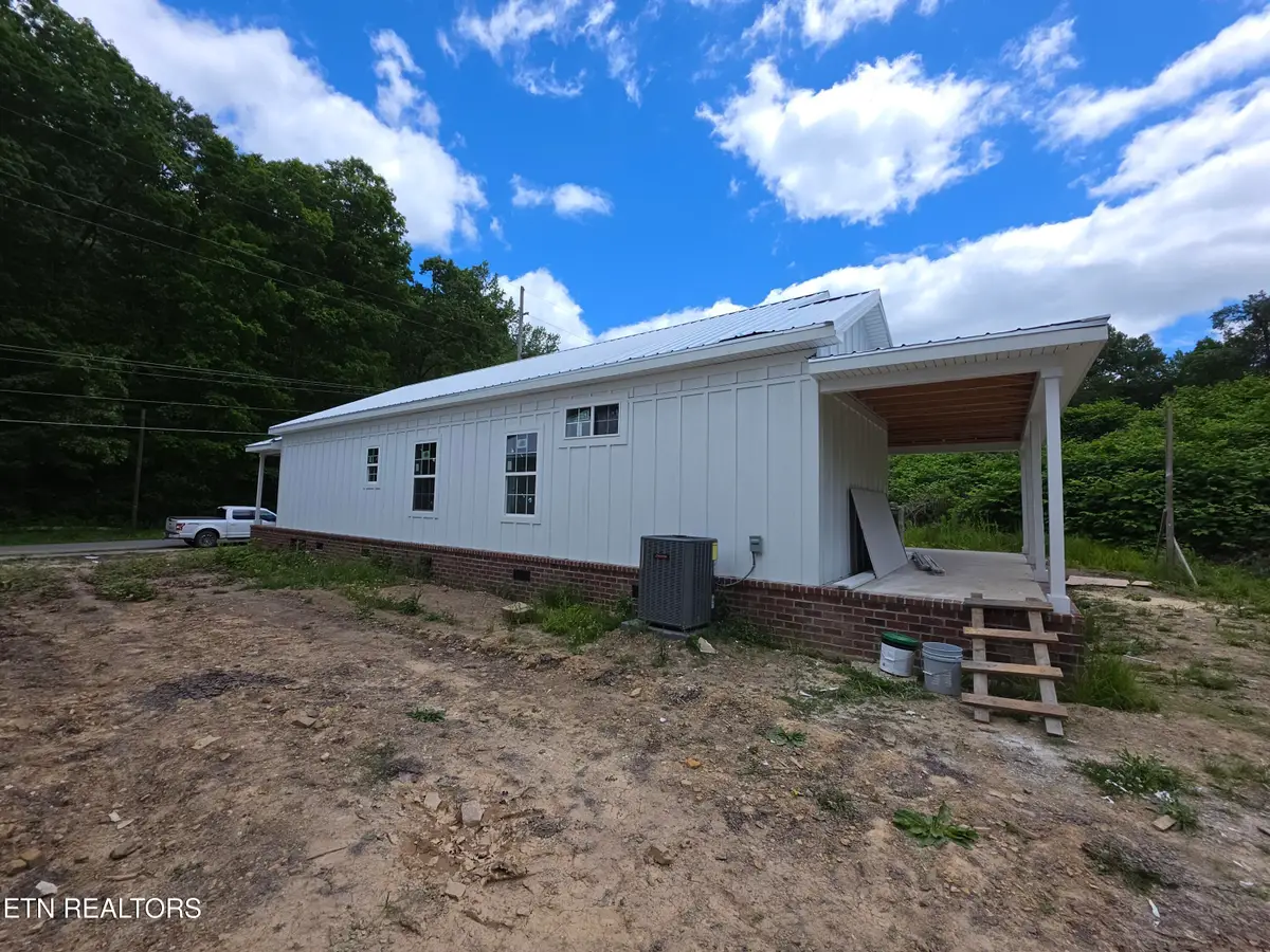 423 Roslyn Ave, Cumberland Gap, TN 37724 - #1