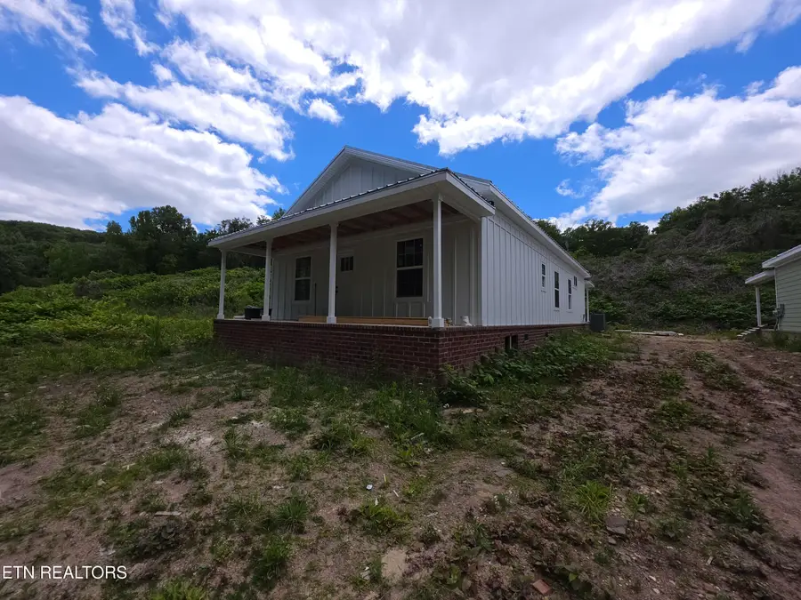 423 Roslyn Ave, Cumberland Gap, TN 37724 - #2