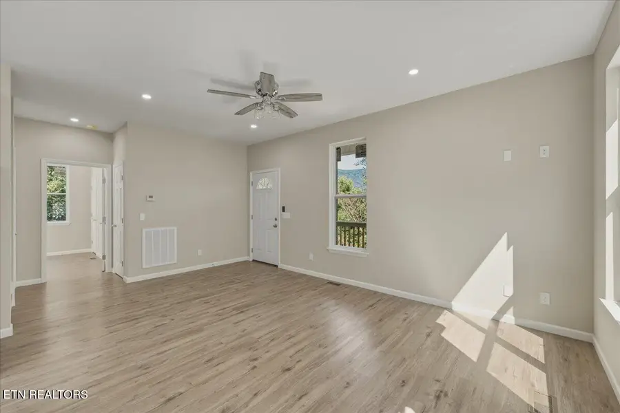 230 Leslie St, Harriman, TN 37748 - #3