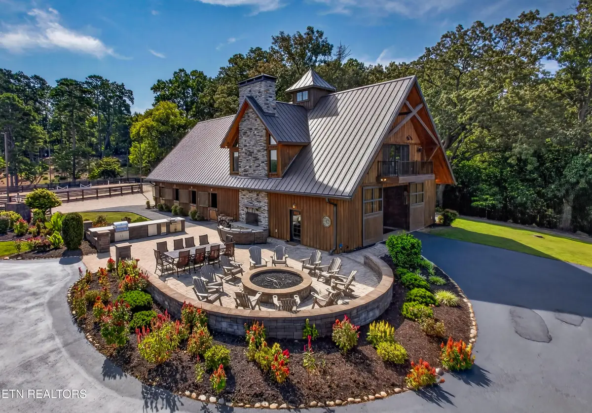 4560 Gravelly Hills Rd, Louisville, TN 37777 - #1