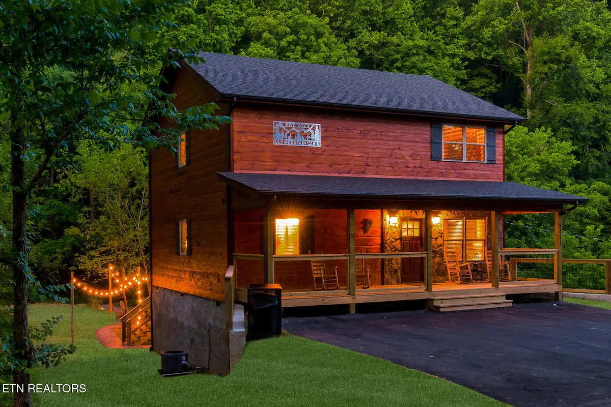 3211 Old Mountain Rd, Sevierville, TN 37876 - #1