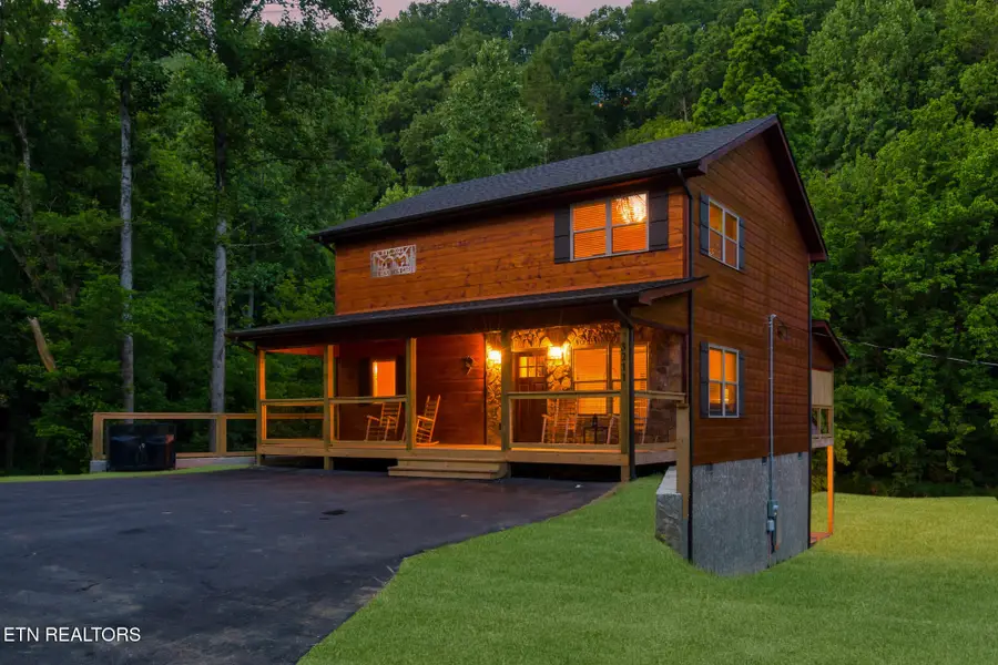 3211 Old Mountain Rd, Sevierville, TN 37876 - #2