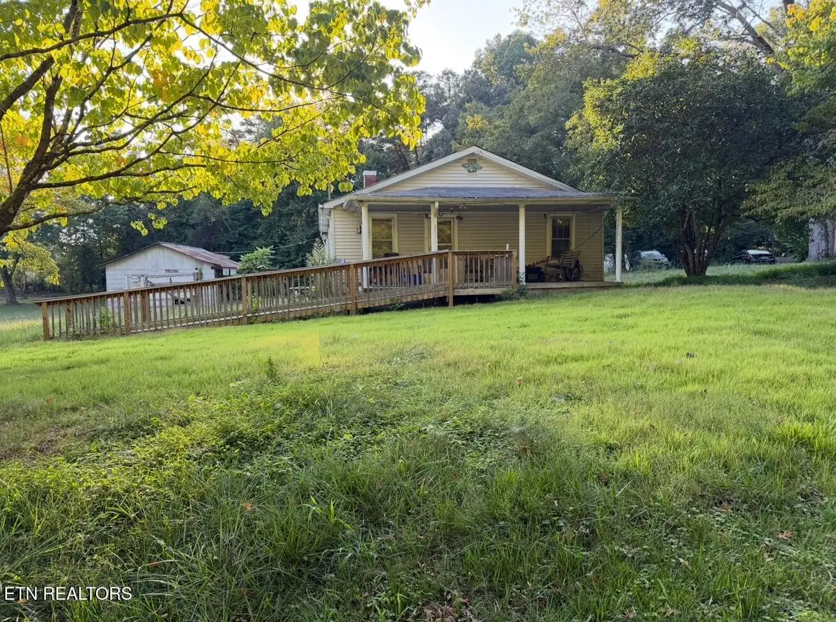 220 Woods Chapel Rd, Harriman, TN 37748 - #1