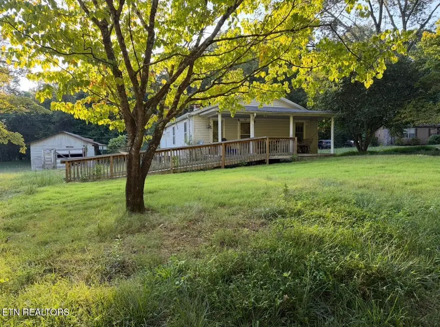 220 Woods Chapel Rd, Harriman, TN 37748 - #2