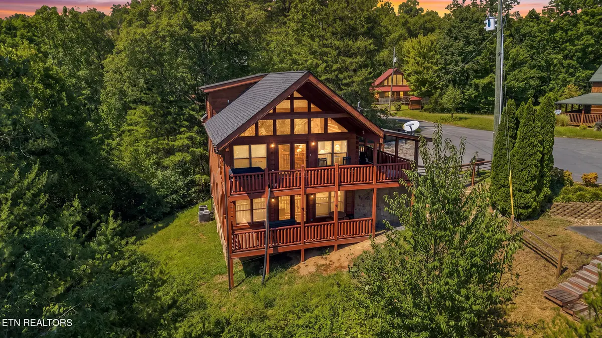1713 Bear View Rd, Sevierville, TN 37876 - #1