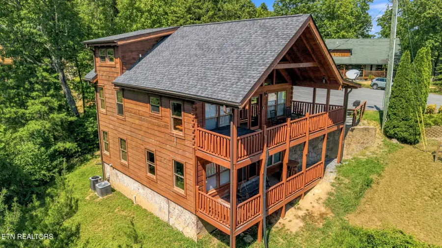 1713 Bear View Rd, Sevierville, TN 37876 - #3