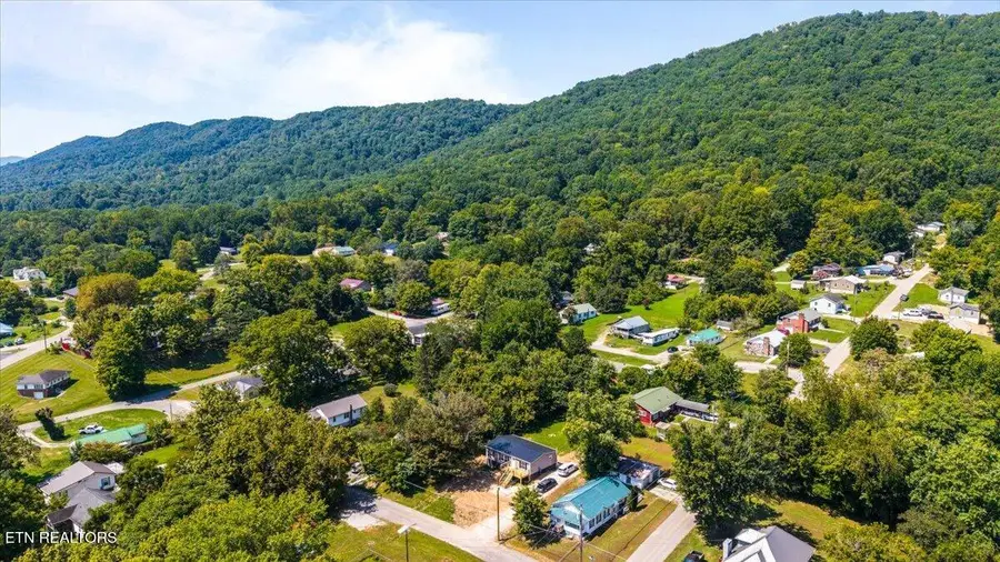 902 W Prospect St, Lafollette, TN 37766 - #2