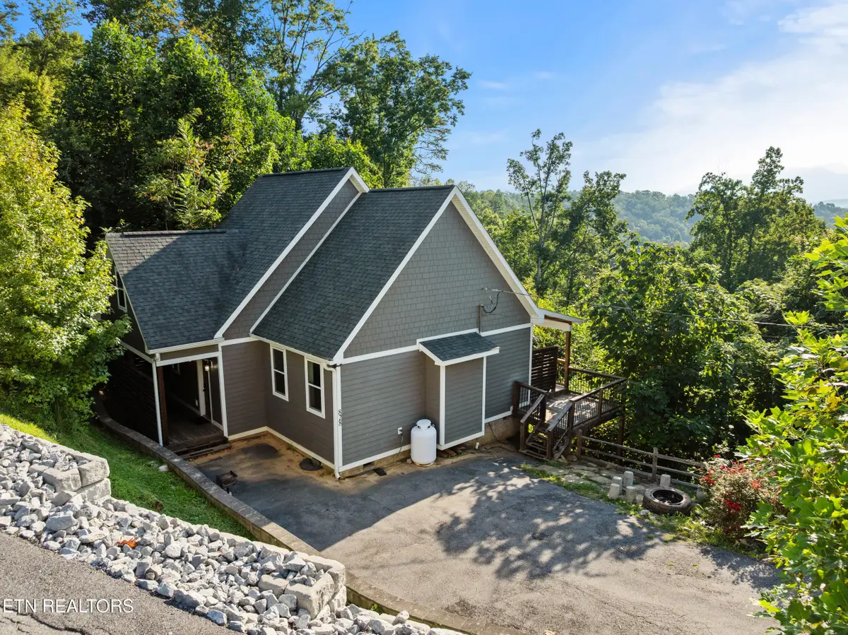 828 Beanstalk Rd, Gatlinburg, TN 37738 - #1