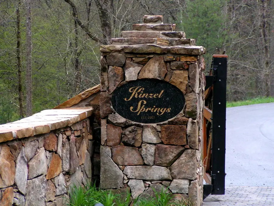445 Chetola Tr, Townsend, TN 37882 - #2
