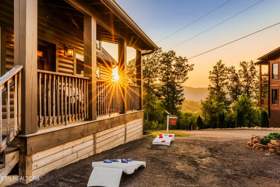 729 Bear Walk Way, Gatlinburg, TN 37738 - #2