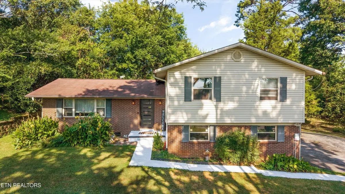 717 Schenley Rd, Knoxville, TN 37923 - #1
