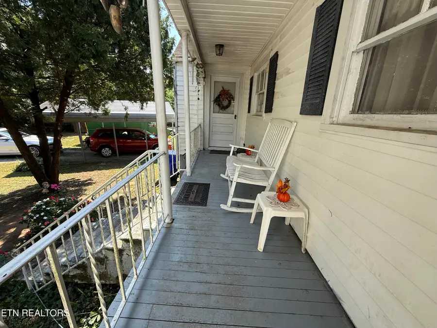 818 Sewanee St, Harriman, TN 37748 - #2