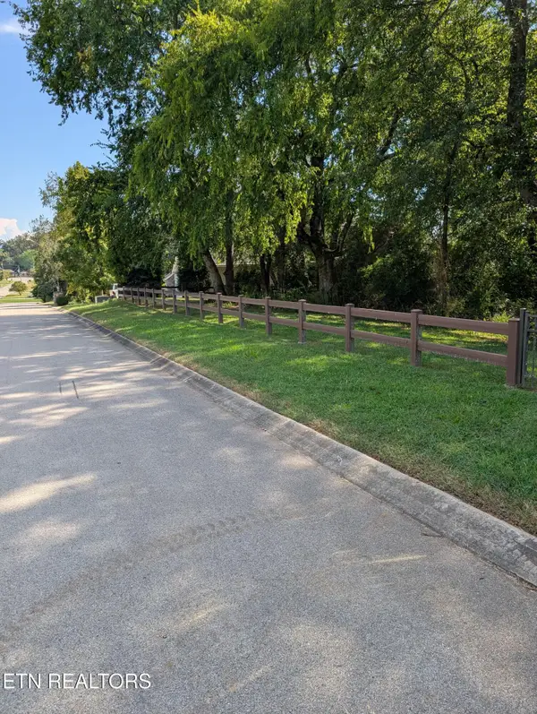 617 Davis Acres Drive, Maryville, TN 37804