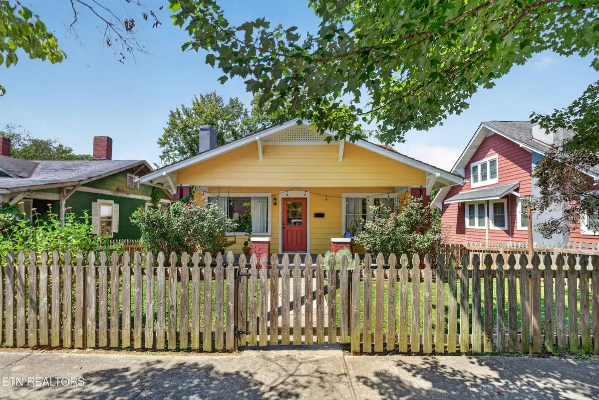 223 E Churchwell Ave, Knoxville, TN 37917 - #1