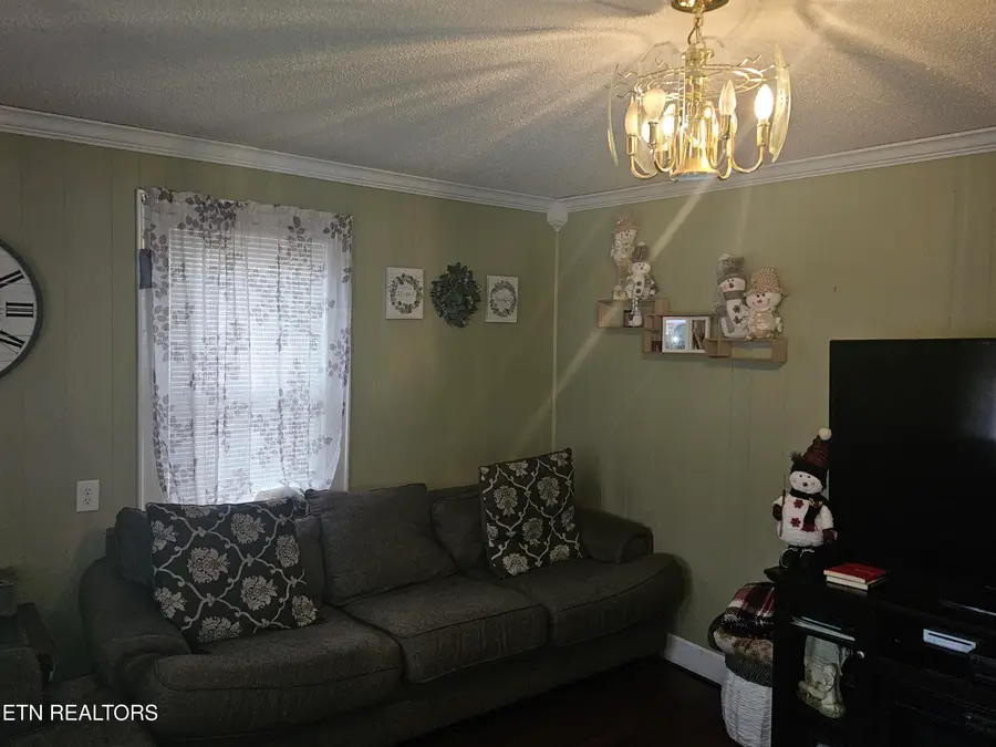 708 W Chester Ave, Middlesboro, KY 40965 - #3