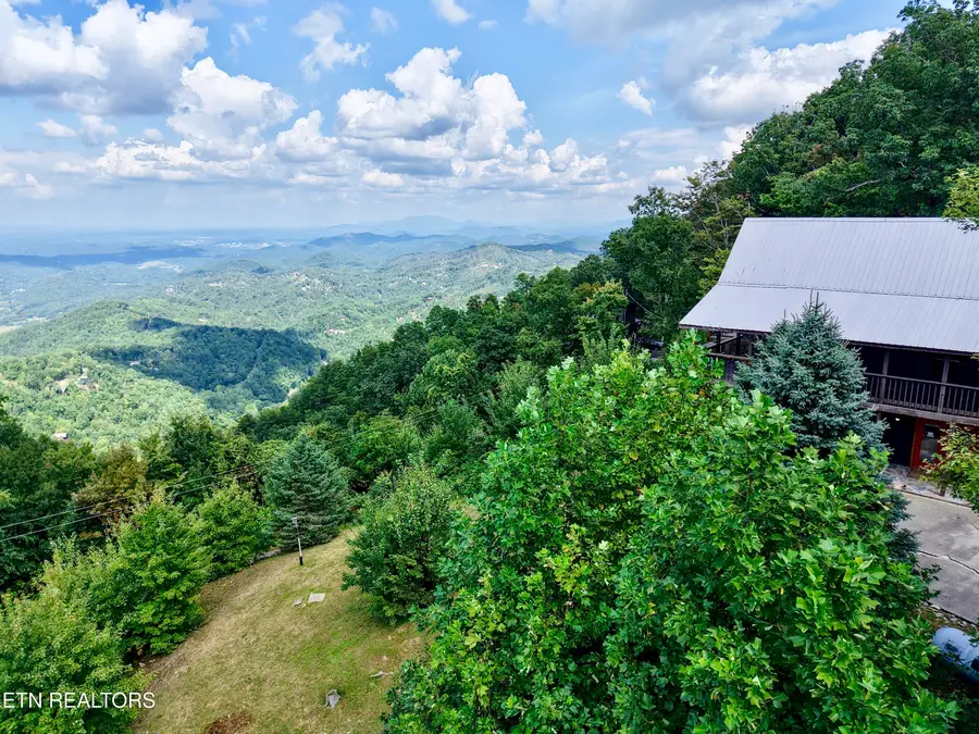 2909 Overholt Tr, Pigeon Forge, TN 37862 - #3
