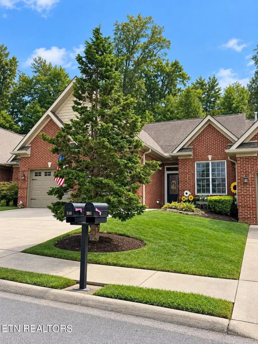 240 Waterford Circle, Lenoir City, TN 37772 - #2