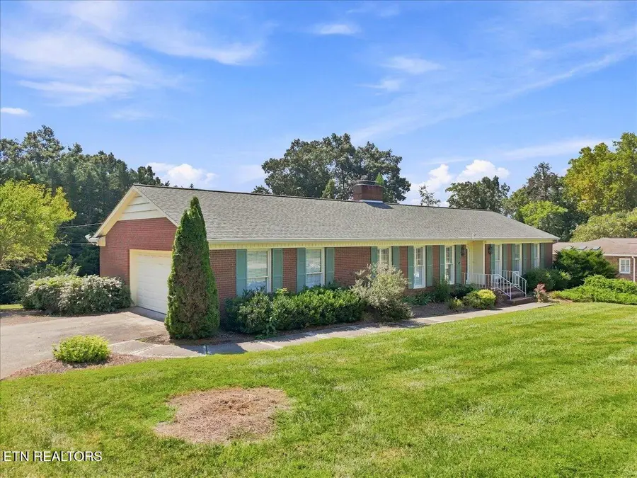 5304 Angeles Drive, Knoxville, TN 37918 - #2