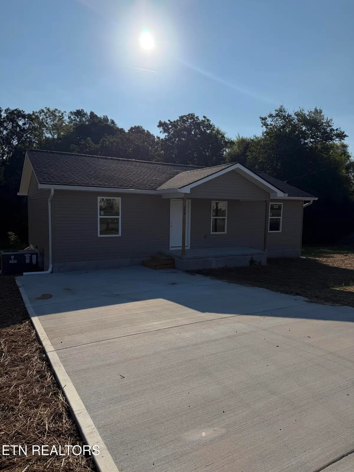 438 Storie Ave, Crossville, TN 38555 - #1