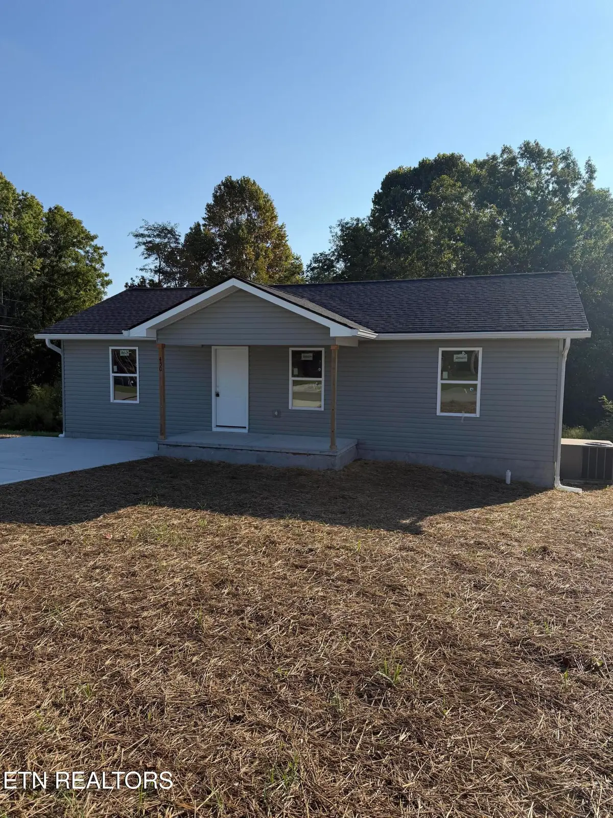 450 Storie Ave, Crossville, TN 38555 - #1