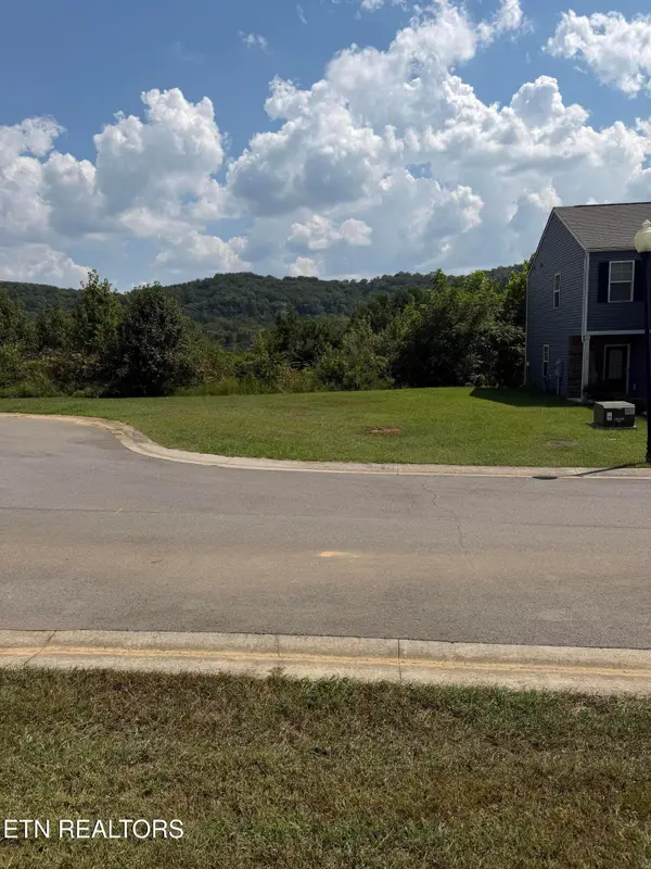 166 Harbour Pointe Lane, Oak Ridge, TN 37830