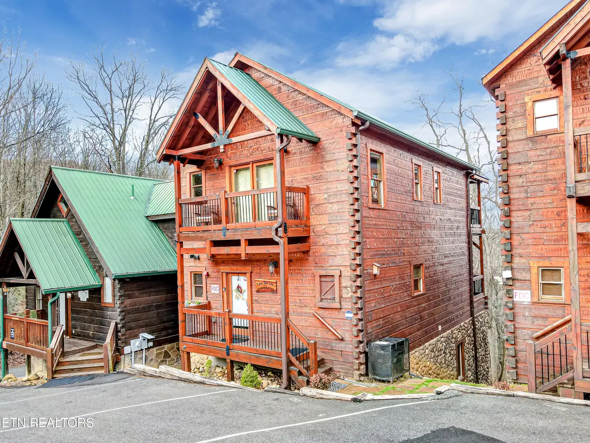 1253 Bear Cub Way, Gatlinburg, TN 37738 - #1