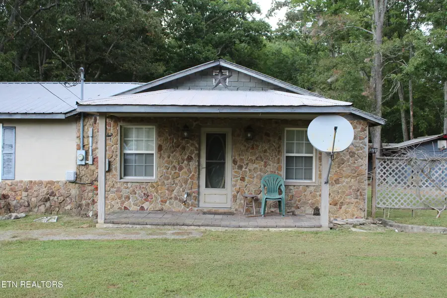 1413 Pennsylvania Ave, Jamestown, TN 38556 - #2