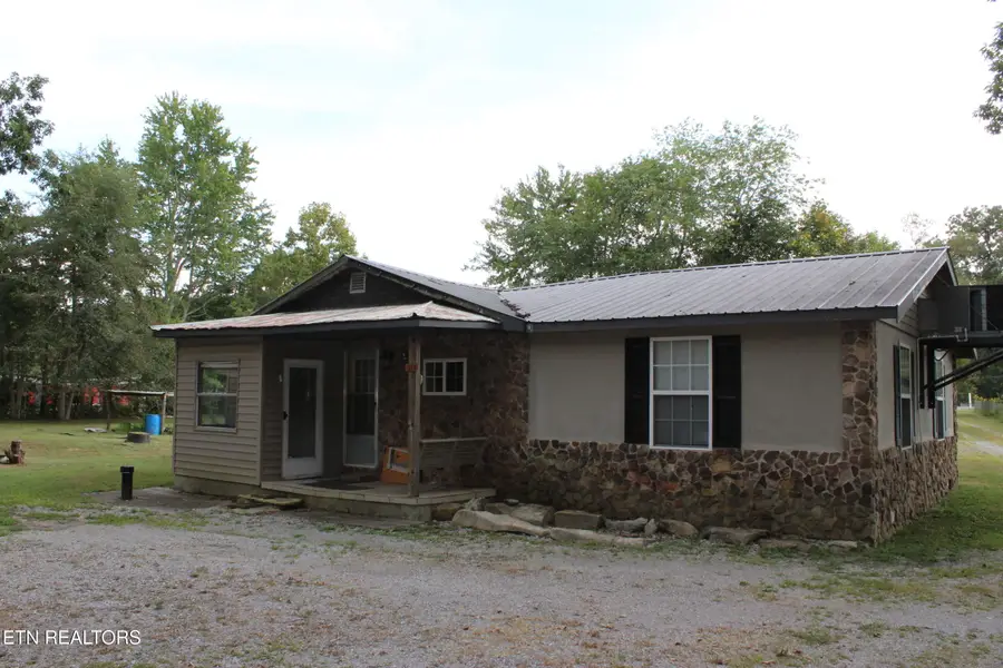 1413 Pennsylvania Ave, Jamestown, TN 38556 - #3