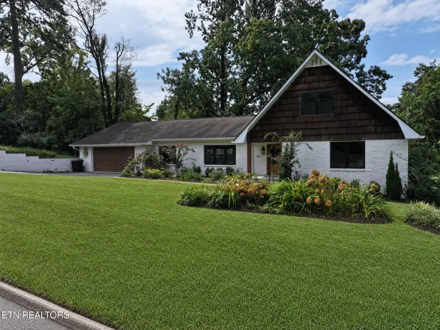 3701 Frostwood Rd, Knoxville, TN 37921 - #2