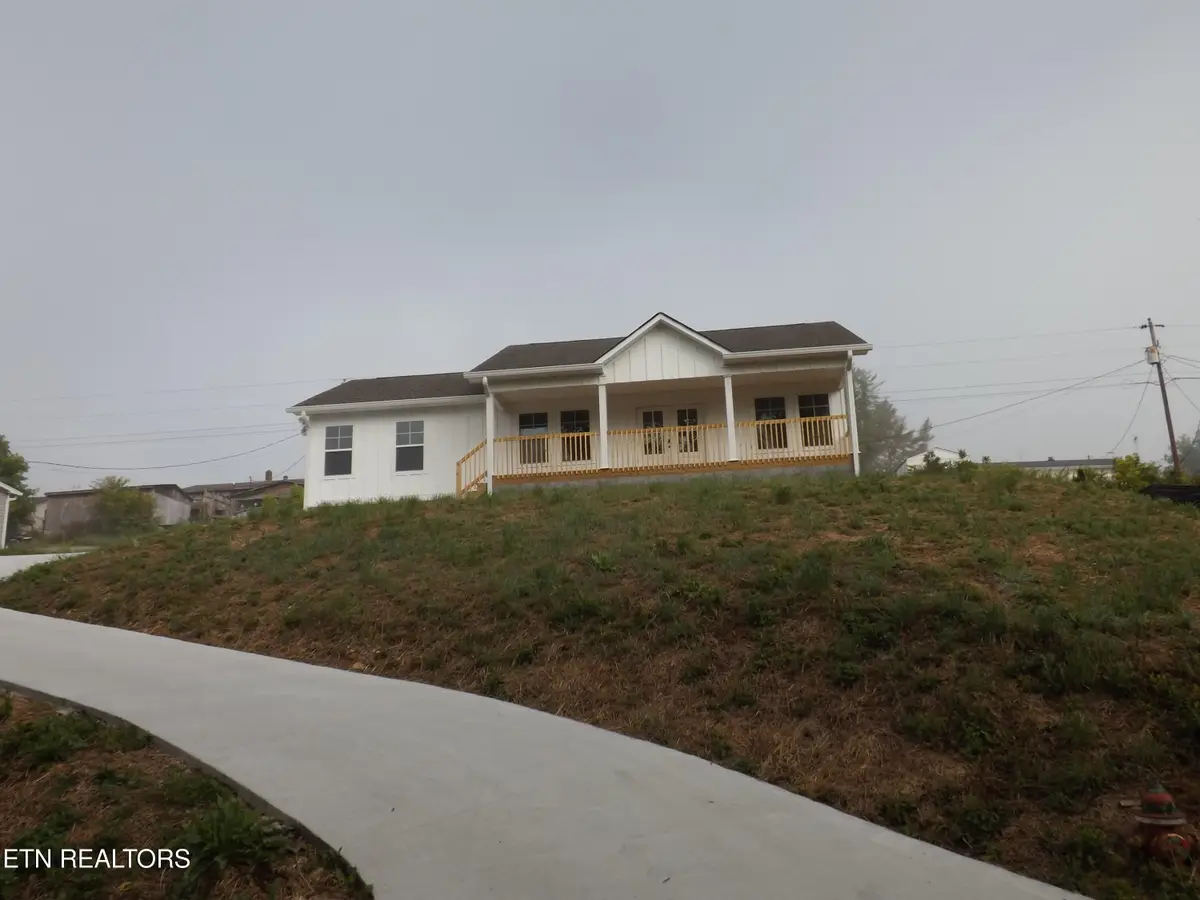 328 Wilson Hurst St, Tazewell, TN 37879 - #1