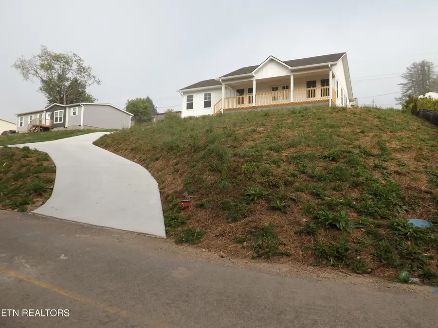328 Wilson Hurst St, Tazewell, TN 37879 - #2