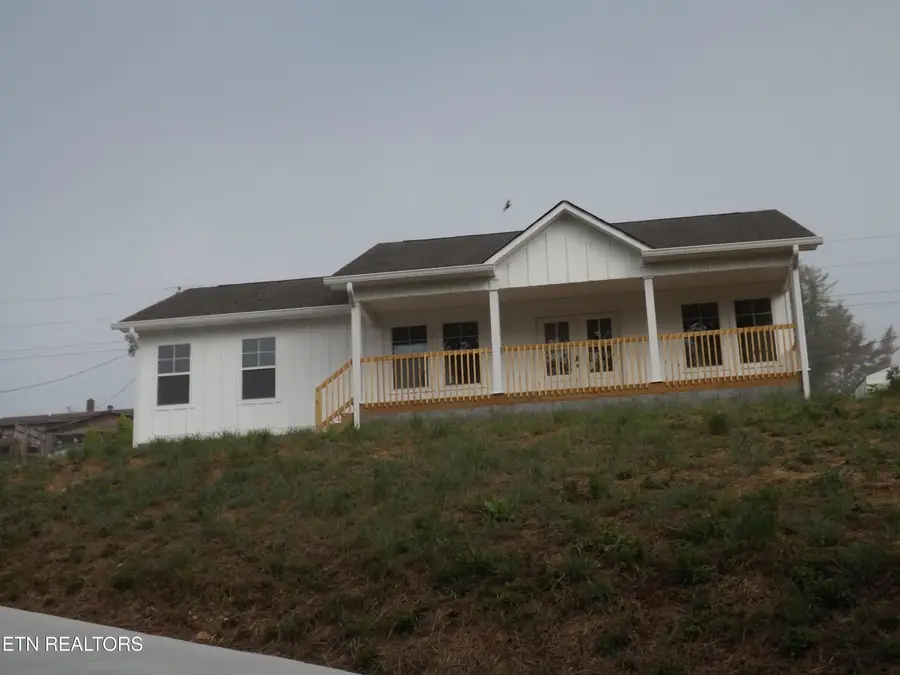 328 Wilson Hurst St, Tazewell, TN 37879 - #3